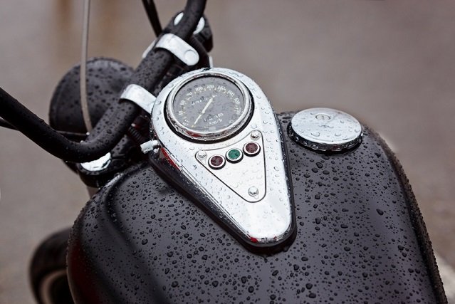 Consejos AMV para lluvia en moto
