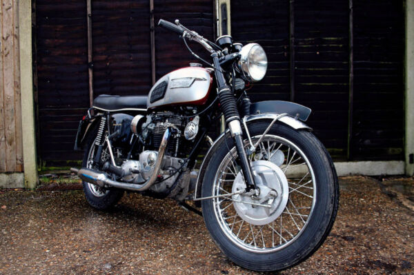 Motos clásicas: TRIUMPH-BONNEVILLE