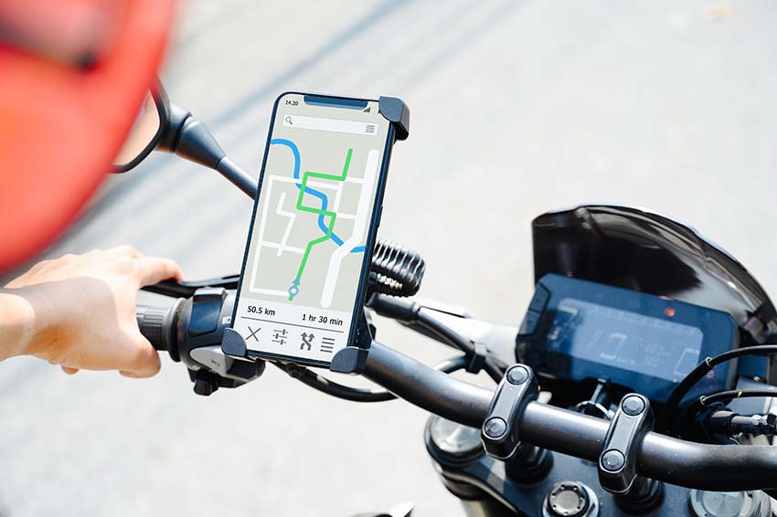 Usar el móvil en moto