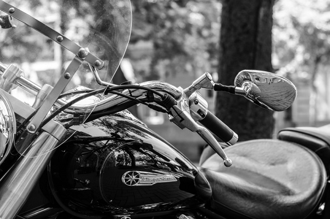 Moto de tipo Custom con carenado