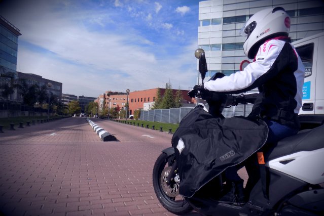 Cubrepiernas de moto, buen idea para invierno