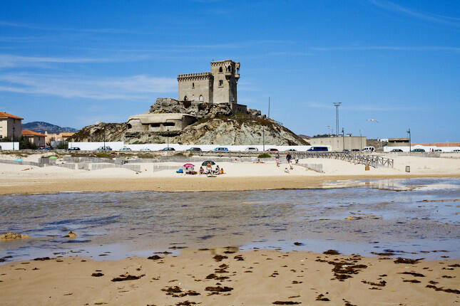 Pueblos con playa para rutas en moto: Tarifa en la provincia de Cádiz. (Fotolia)