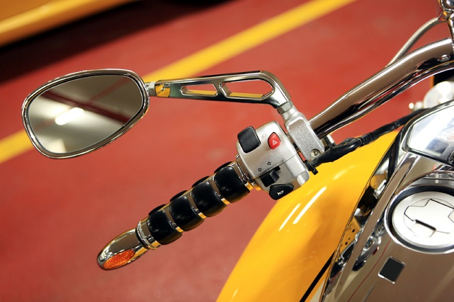 Retrovisores metálicos de moto