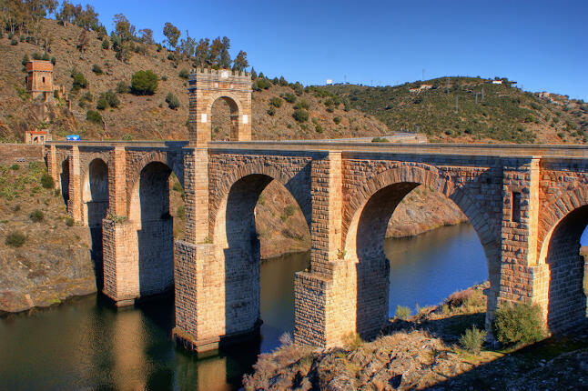 Rutas en Moto por Extremadura. Puente Romano de Alcántara (Fotolia)