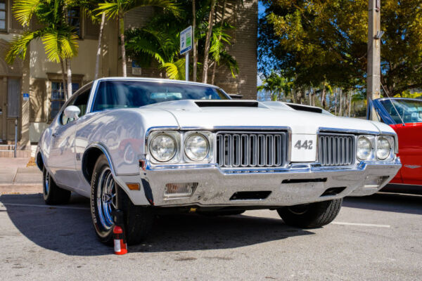 Muscle car Oldsmobile-4-4-2 1968