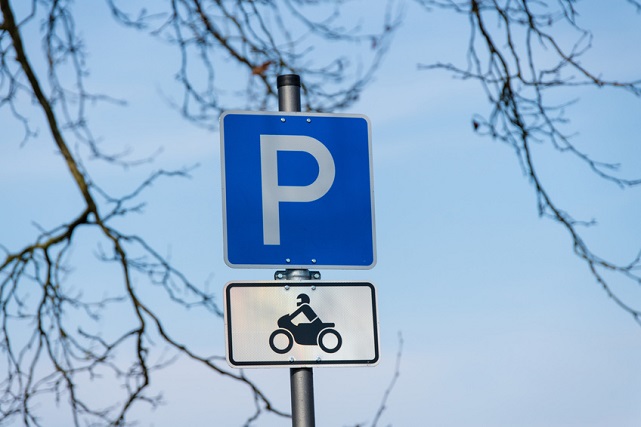 Cómo aparcar motos en ciudad
