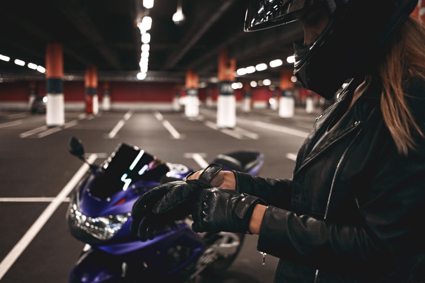 Calentar el motor antes de arrancar la moto