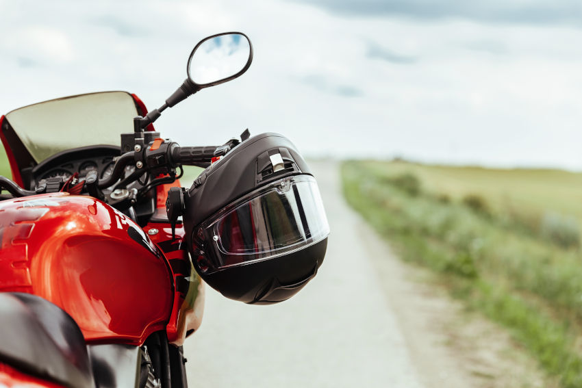 Por qué caducan los cascos de moto