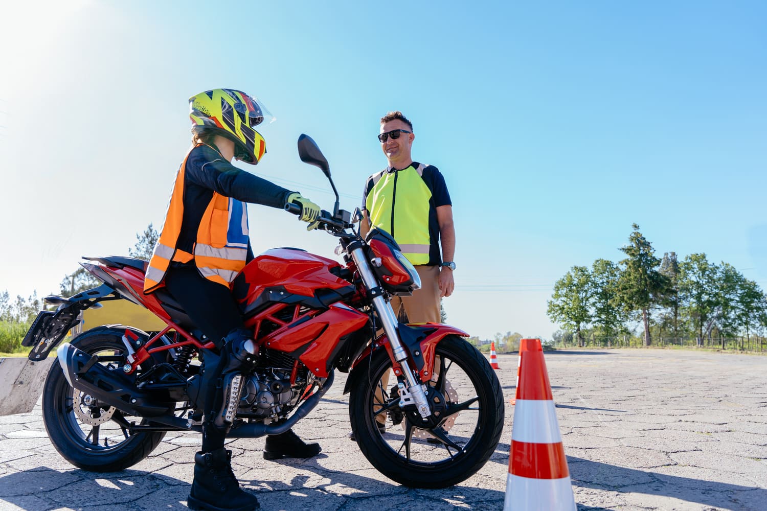 ¿Con qué edad puedes sacarte el carnet de moto 125?