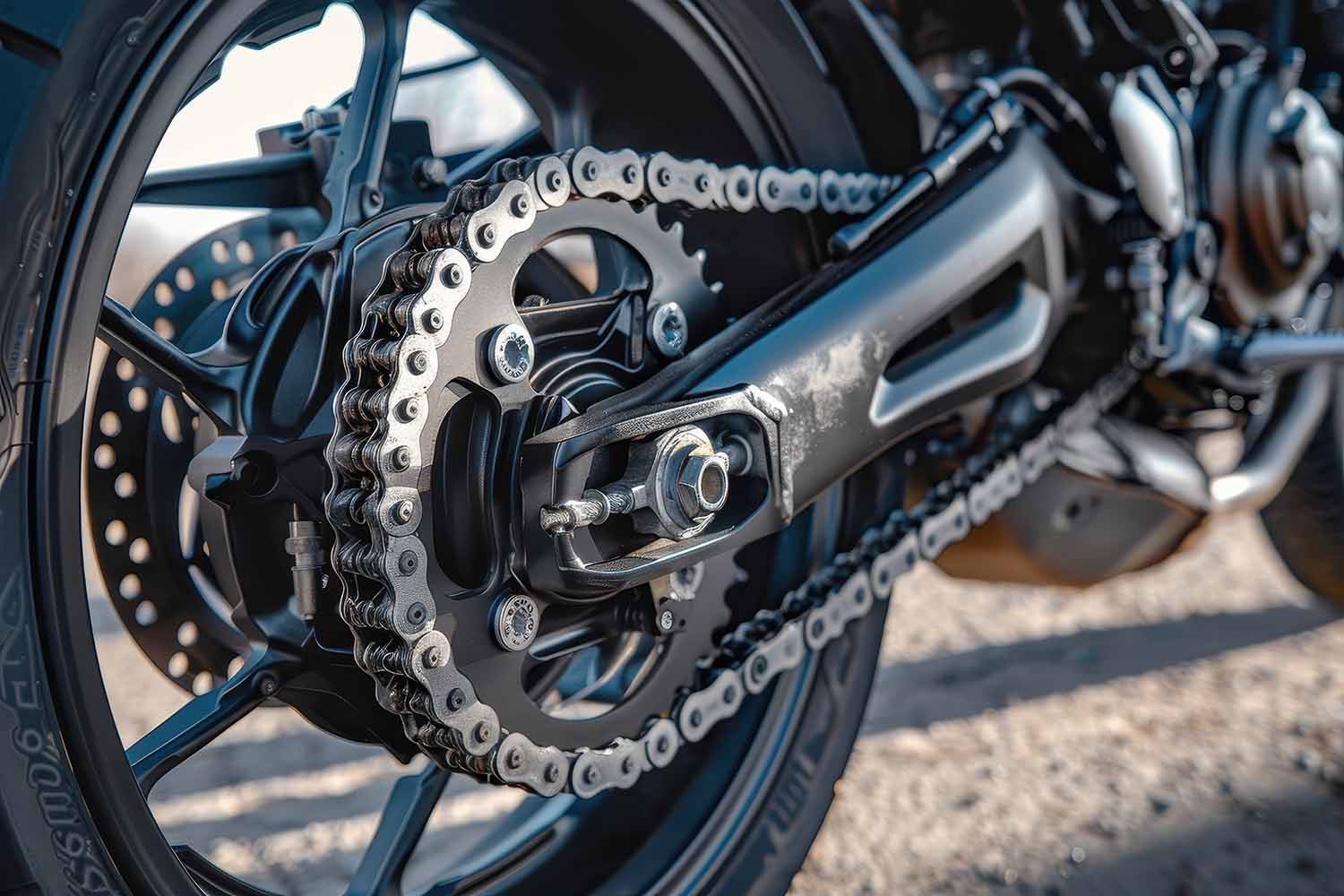 Cadena de una moto: ¿Qué es y cuándo debes revisarla?