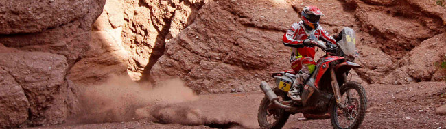 Joan Barreda, piloto AMV, con el equipamiento de moto para el Rally Dakar