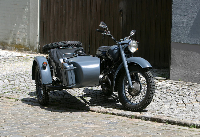 Historia de la moto - Moto clásica con sidecar