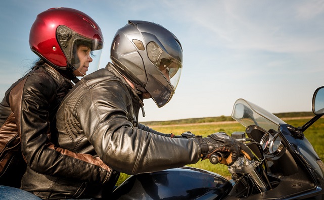 Pareja en moto